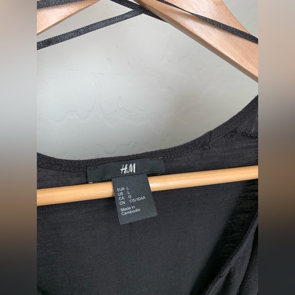 H&M Sleeveless Blouse - Picture 3 of 3
